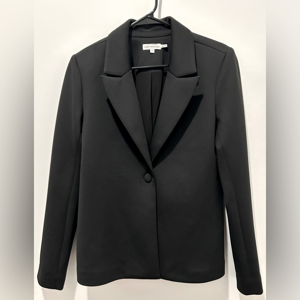 Good American Black Blazer with Notched Lapel